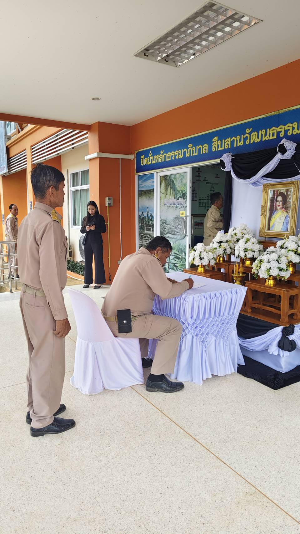 พิธีลงนามถวายความอาลัย สมเด็จพระนางเจ้าสิริกิต์ พระบรมราชินีนาถ พระบรมราชชนนีพันปีหลวง