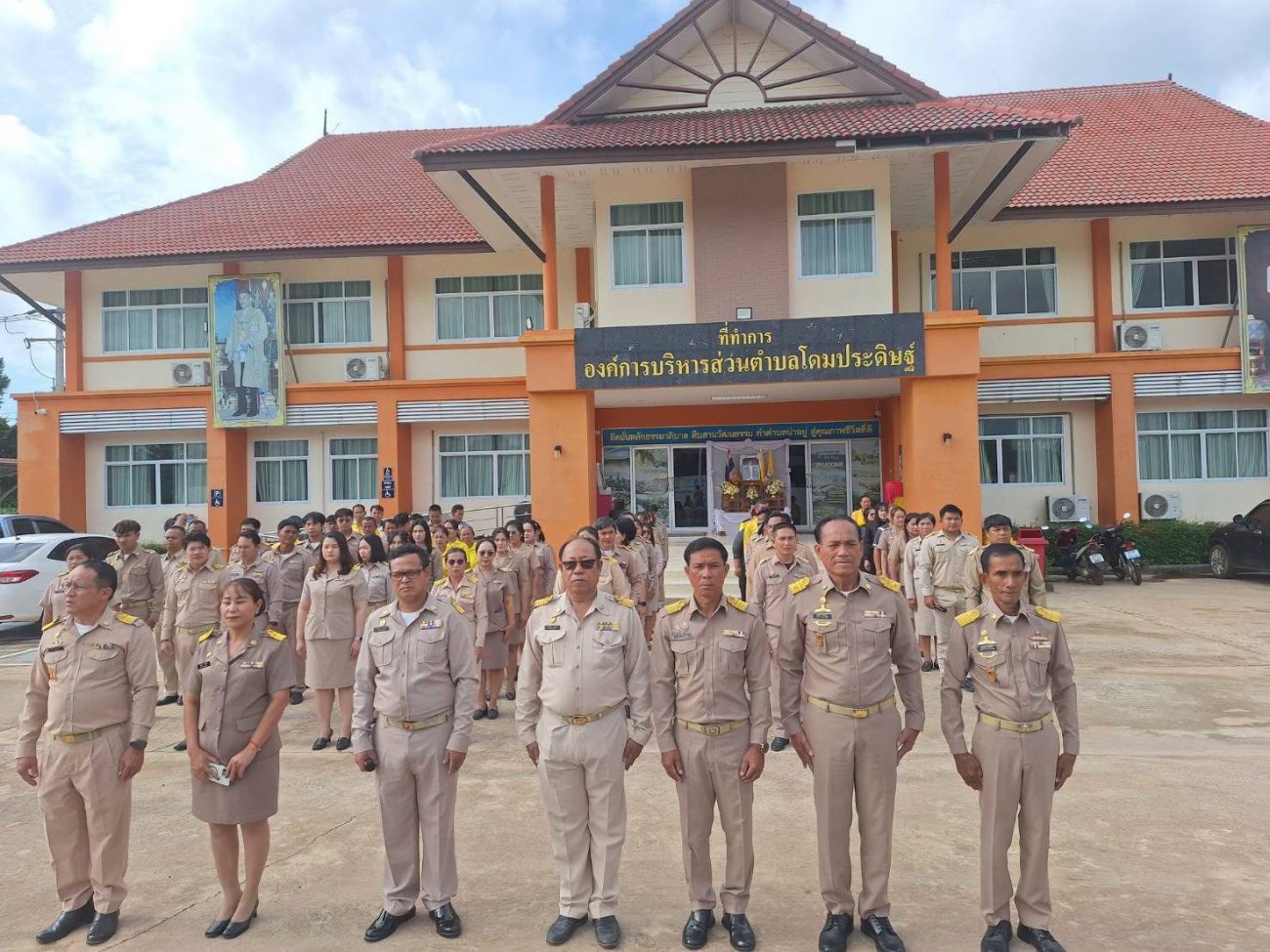 กิจกรรมเคารพธงชาติ สวดมนต์ไหว้พระและกล่าวคำปฏิญาณตน